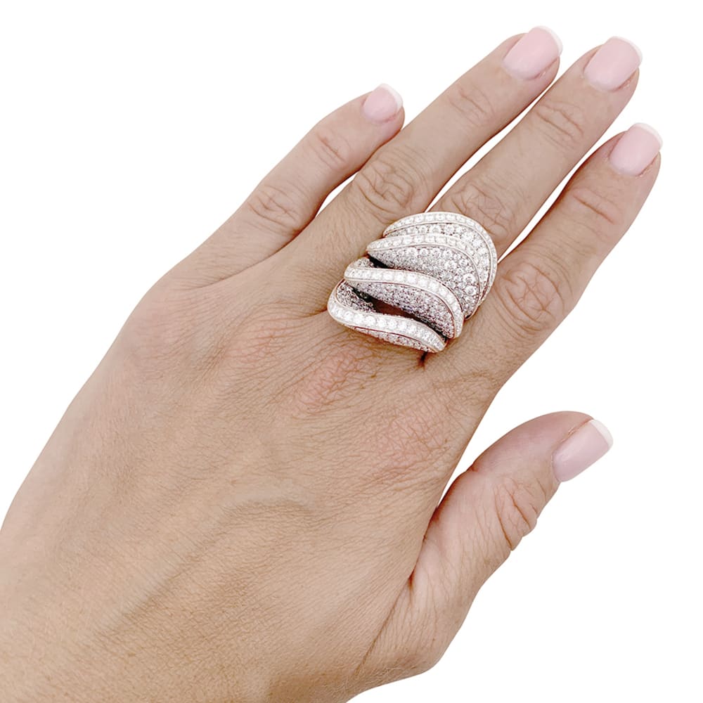 Bague De Grisogono "Onde" or blanc, diamants. 6
