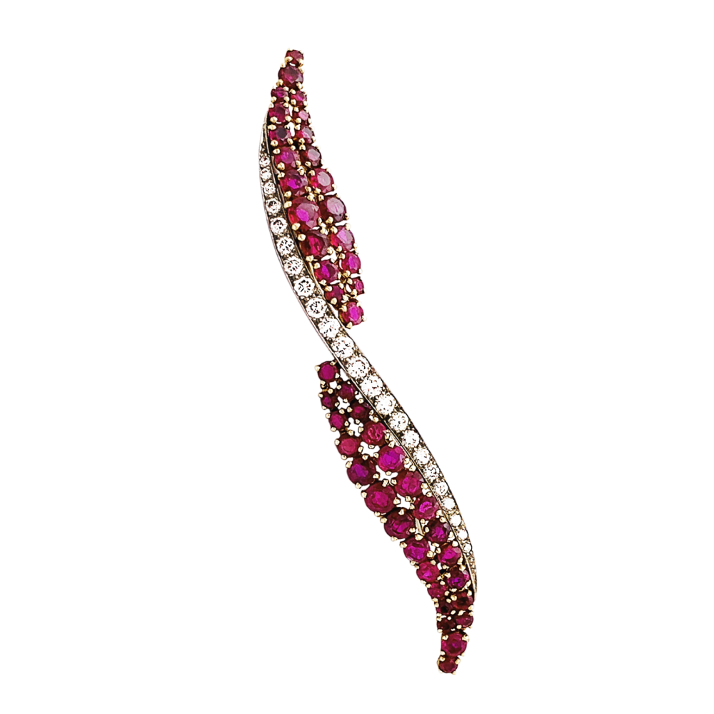 Broche barrette or jaune, platine, rubis et diamants.  4