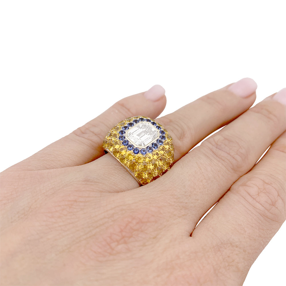 Bague or blanc, saphirs, saphirs jaunes et diamant brun. 3