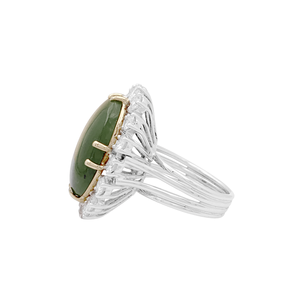 Bague or blanc, jade néphrite et diamants.  5