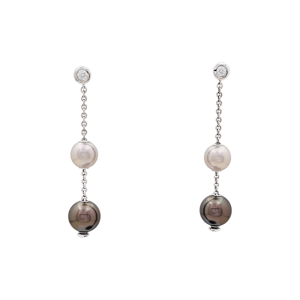 Boucles d'oreilles Mikimoto, or blanc, perles et diamants.  1