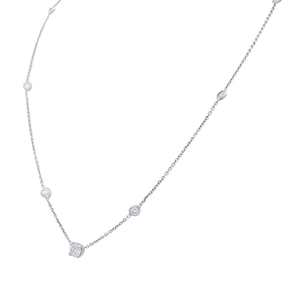 Collier or blanc et diamants. 3
