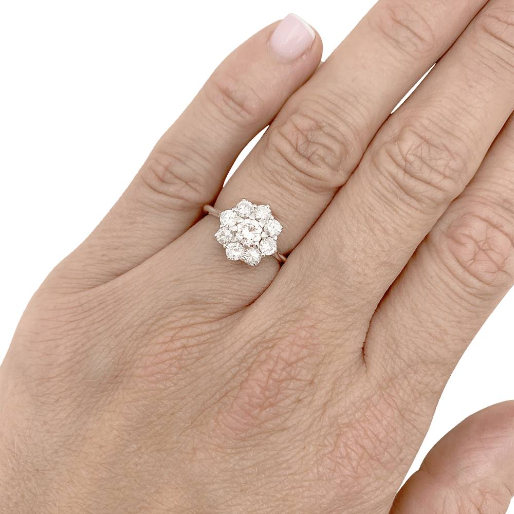 Bague fleur en or blanc et platine sertie de diamants.  6