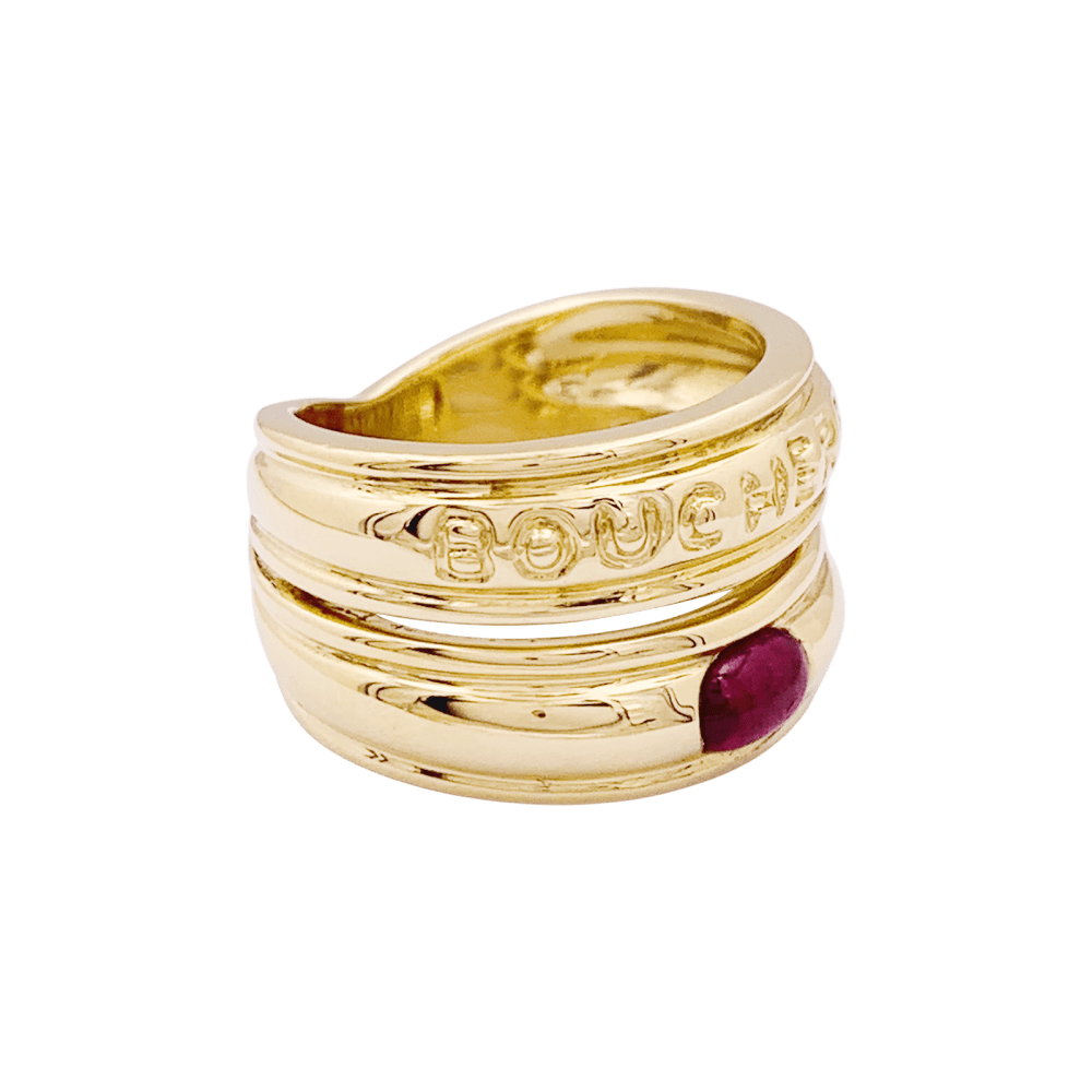 Bague BOUCHERON or jaune, rubis cabochon. 2