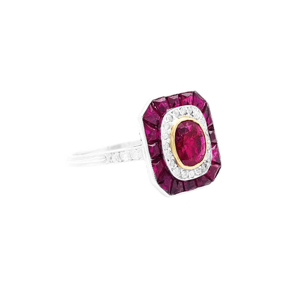 Bague platine, or sertie de rubis et diamants. 2