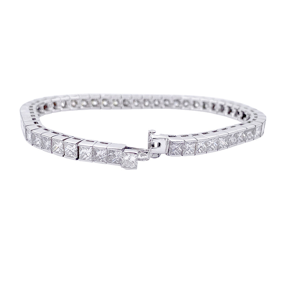 Bracelet ligne or blanc et diamants taille princesse. 2