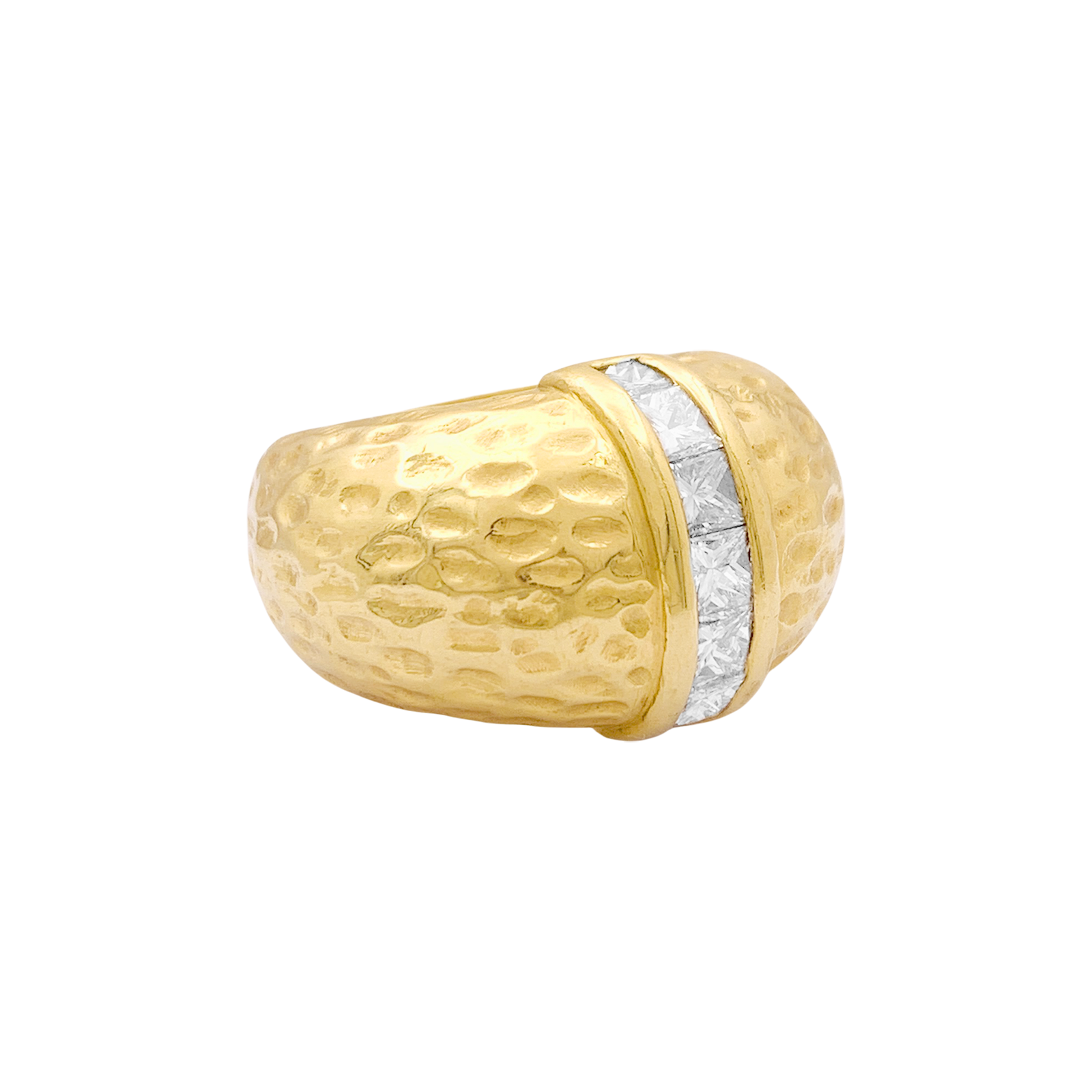Bague or jaune texturé et diamants taille princesse. 2