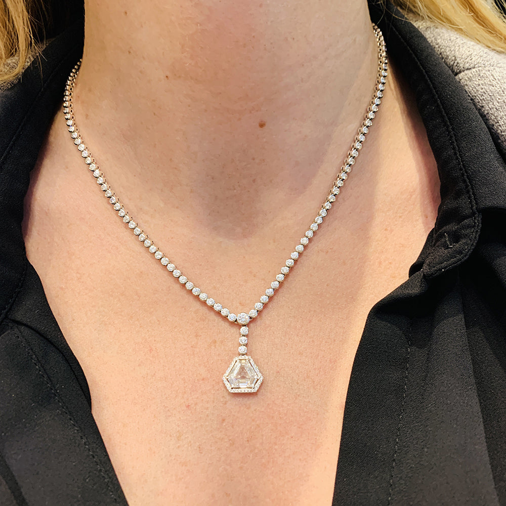 Collier cravate diamants. 10