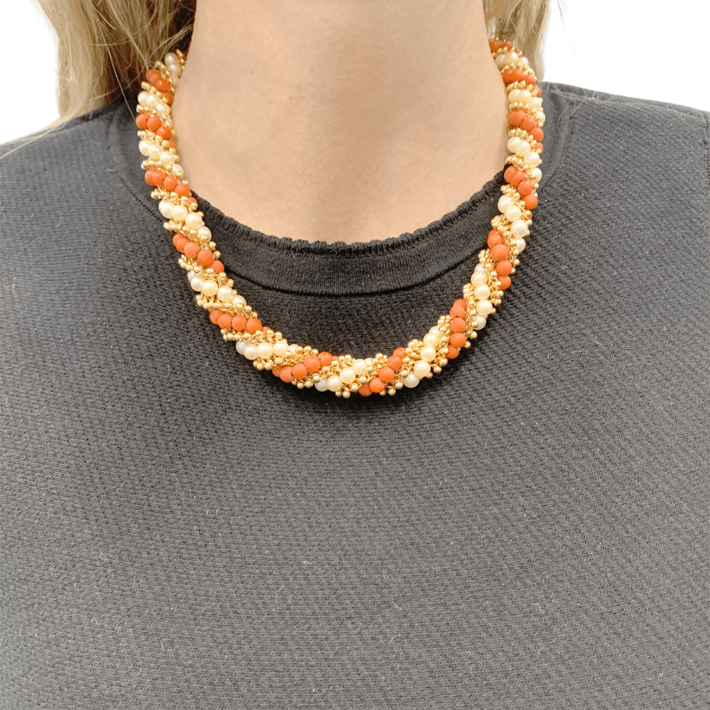 Collier-Sautoir Van Cleef & Arpels, "Twist", or jaune, corail, perles. 5