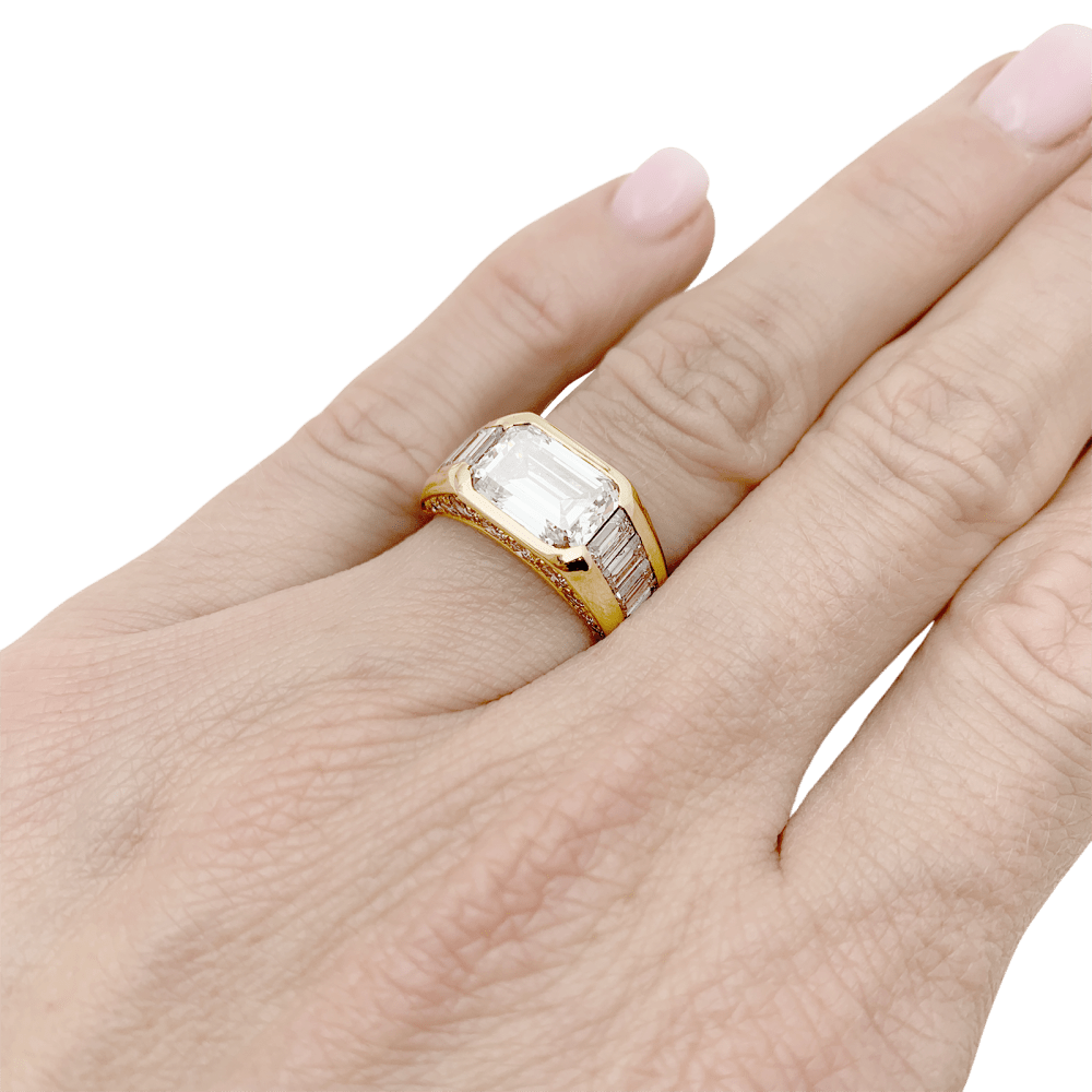 Bague O.J. Perrin, or jaune et diamants.  7