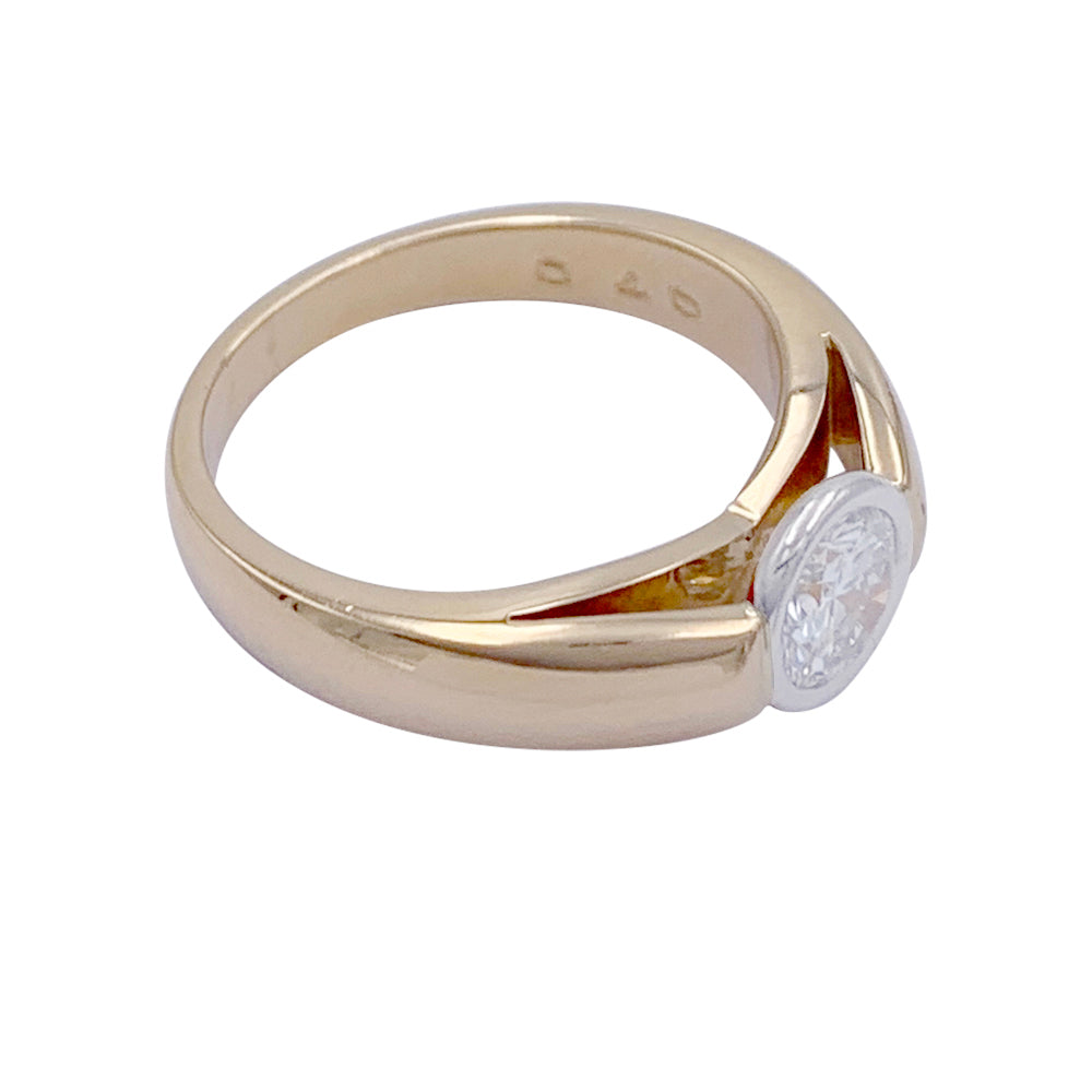 Bague solitaire or jaune, platine. 1