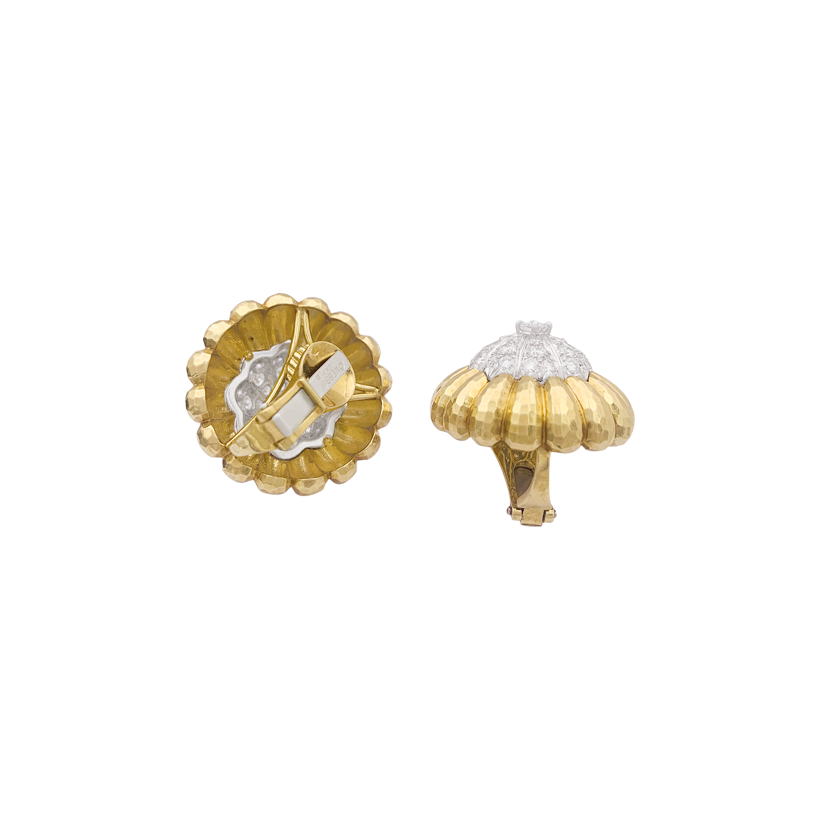 Clips d'oreilles David Webb, "Boutons", platine, or jaune, diamants. 5