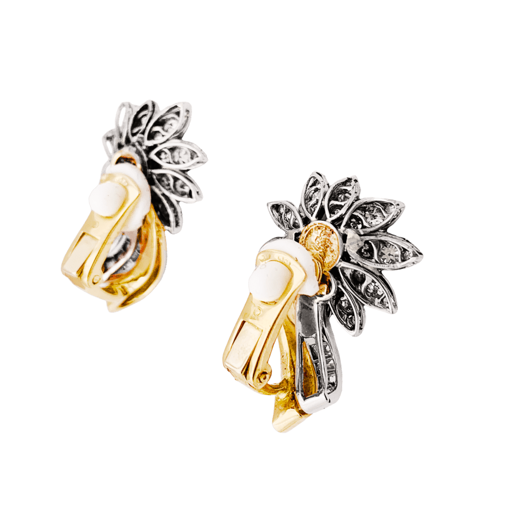 Boucles d'oreilles, "Fleur", or jaune, platine et diamants.  3