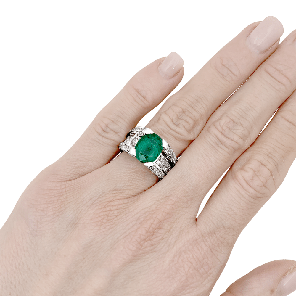 Bague or blanc, émeraude et diamants. 7