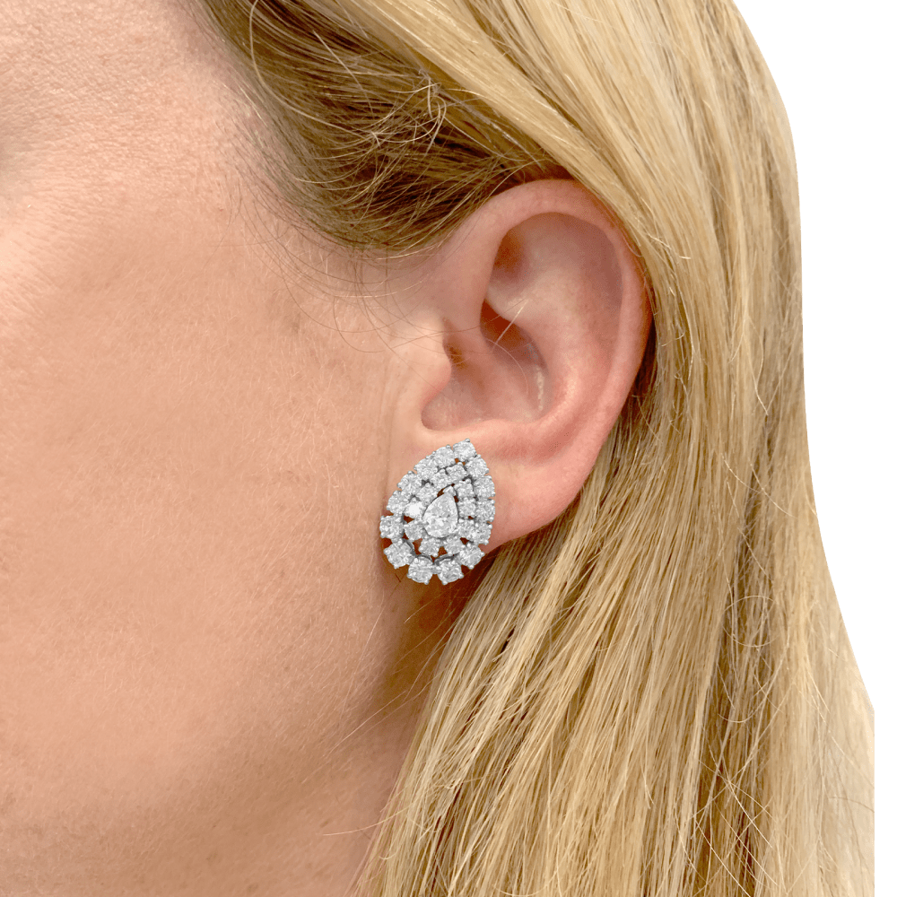 Boucles d'oreilles Boucheron en platine et diamants.  6