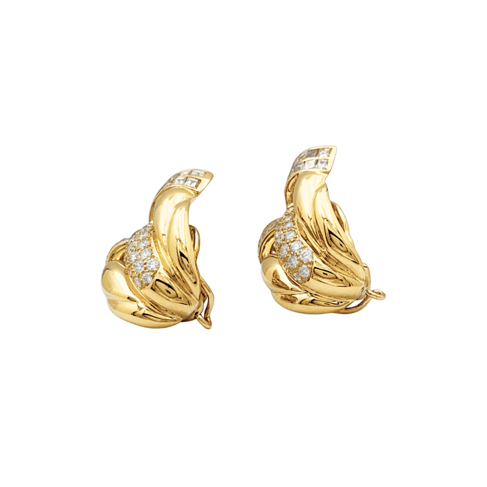 Boucles d'oreilles "Tulipe" en or jaune et diamants. 3
