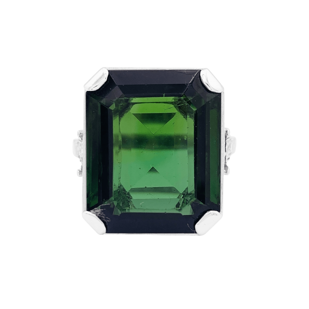 Bague or blanc et platine sertie d'une tourmaline et de diamants. 1