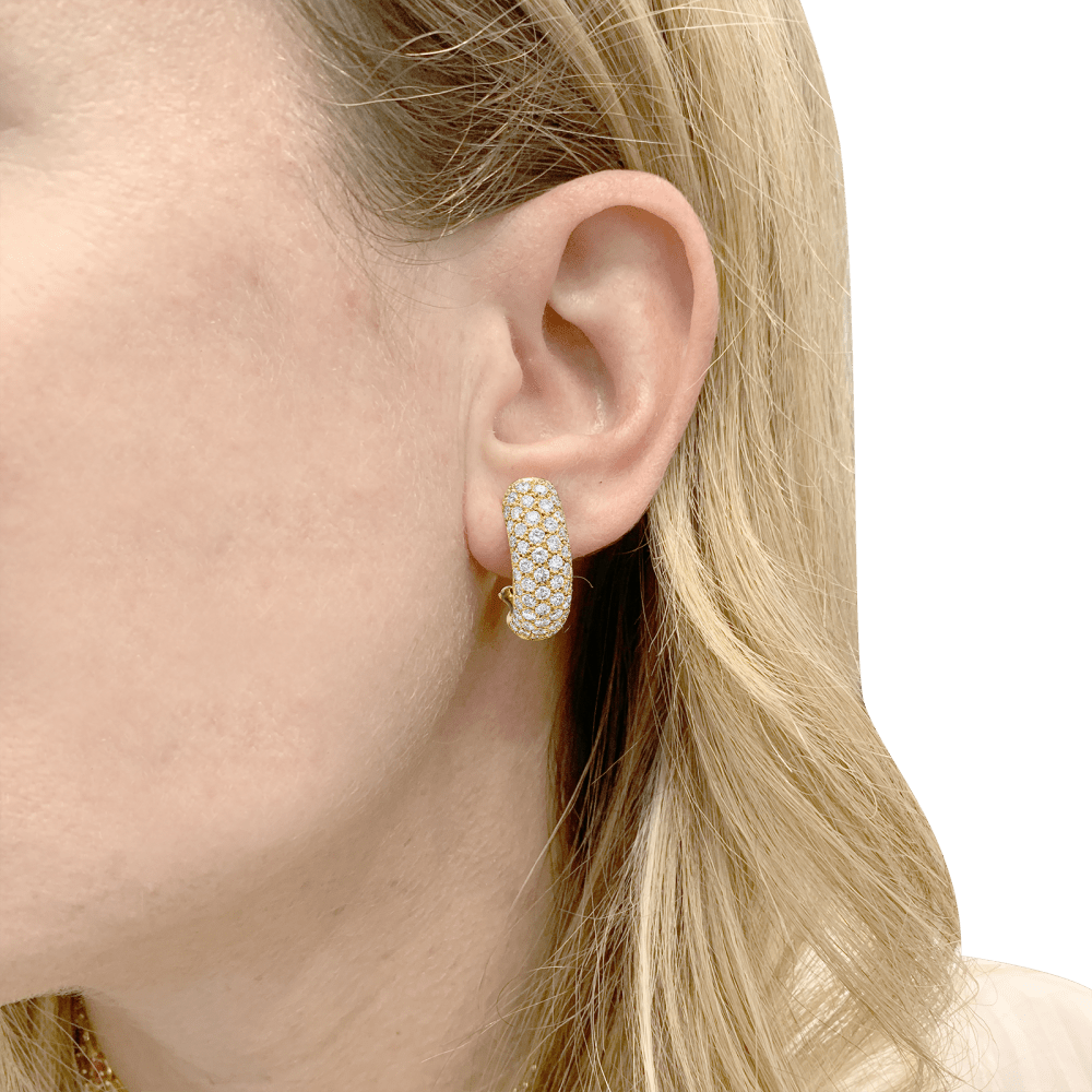 Boucles d'oreilles demi-créoles or jaune et diamants. 5