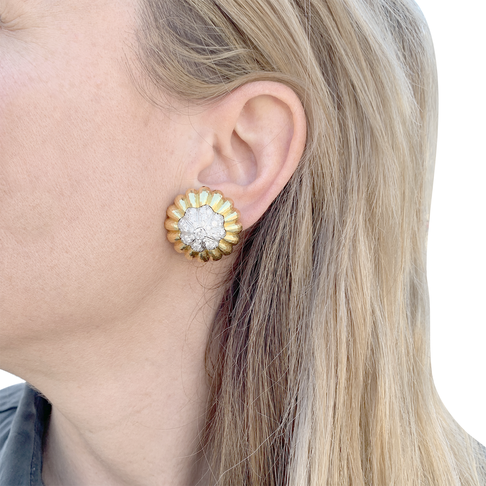 Clips d'oreilles David Webb, "Boutons", platine, or jaune, diamants. 6