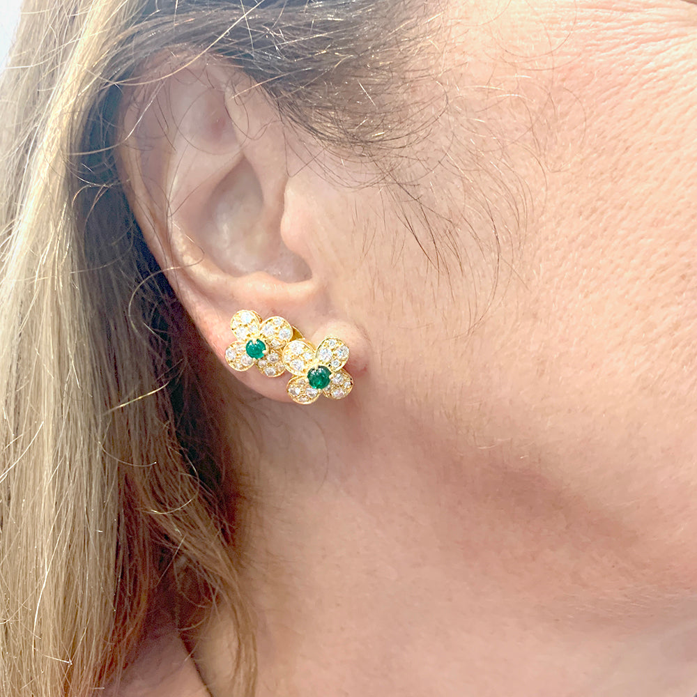Clips Van Cleef & Arpels, "Fleurette", en or jaune, diamants et émeraudes. 5
