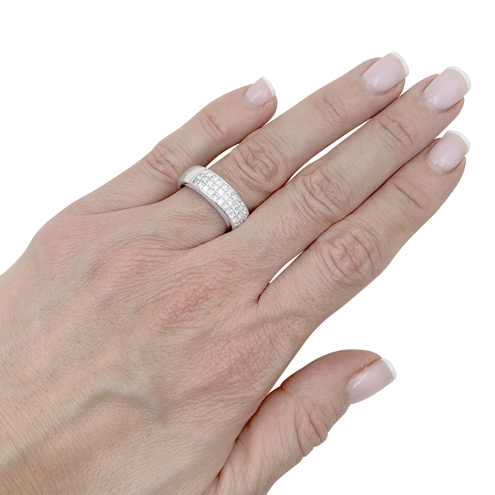Bague pavage or blanc, diamants princesse. 7