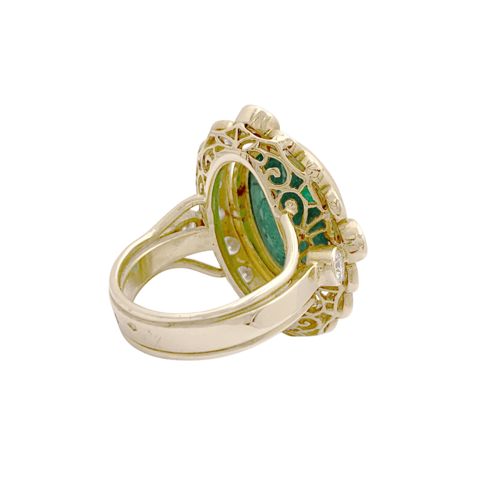 Bague or jaune, émeraude et diamants.  6