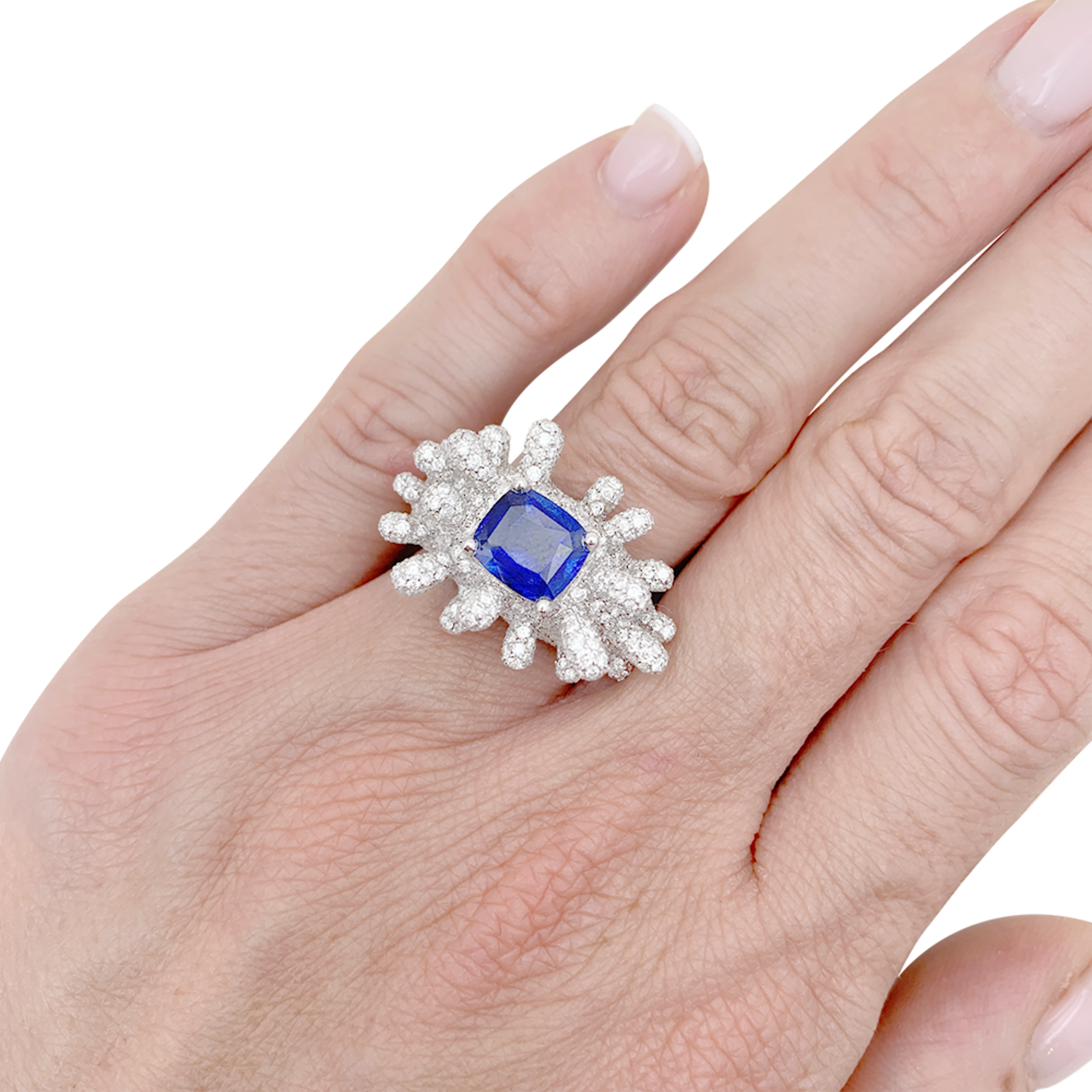 Bague Manalys en or blanc, diamants et saphir.  6