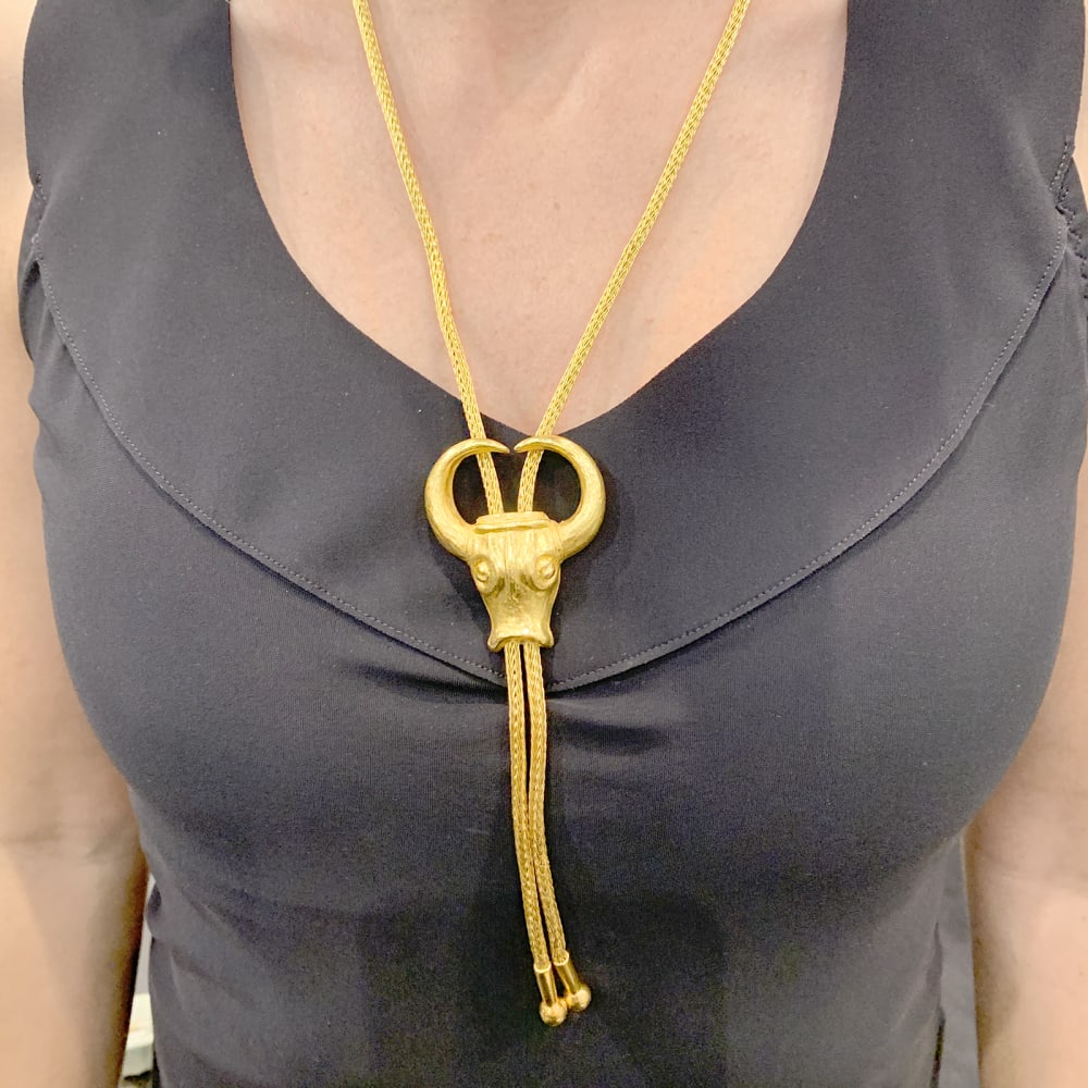 Collier LALAOUNIS, « Taureau », or jaune. 7