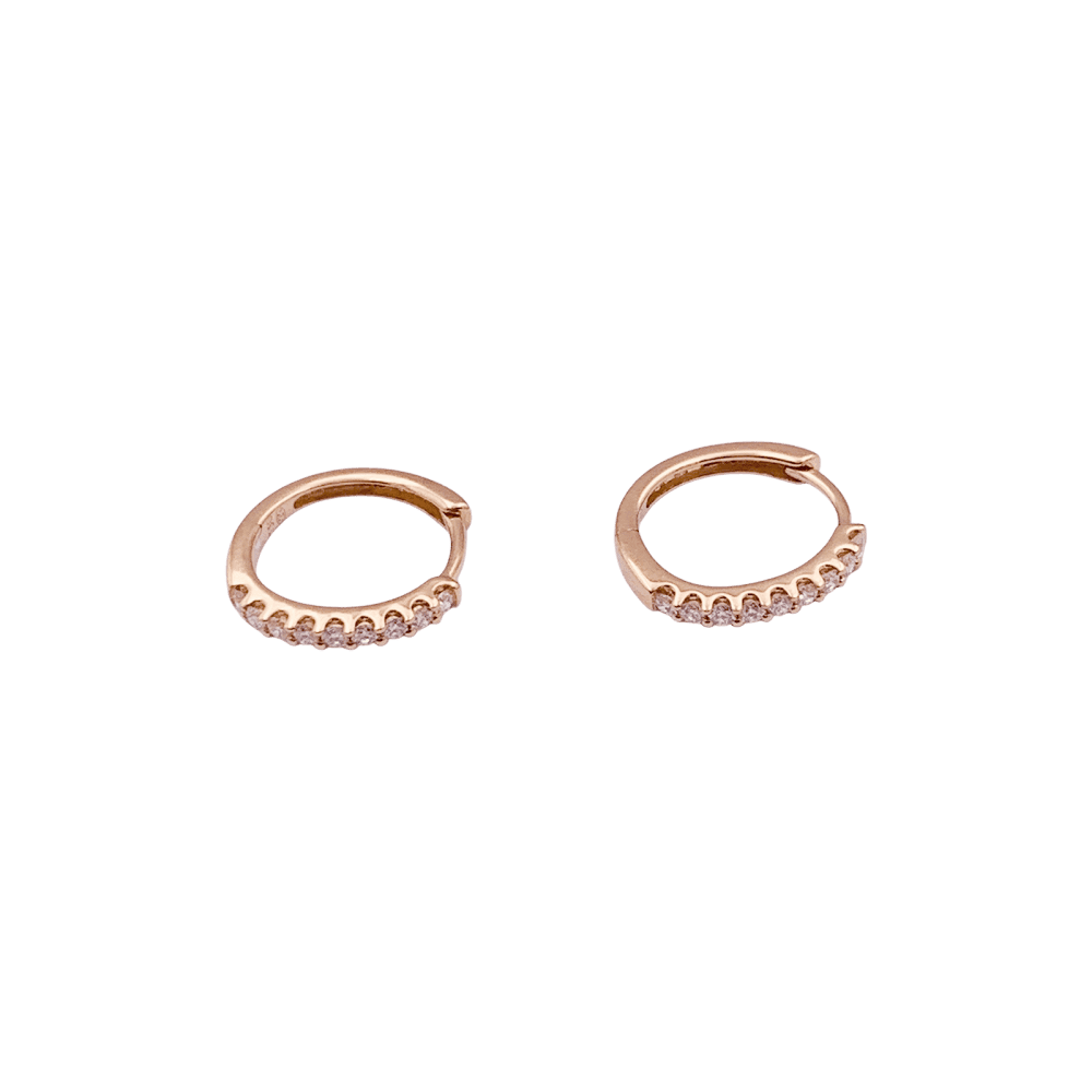 Paire de petites créoles en or rose, diamants. 3