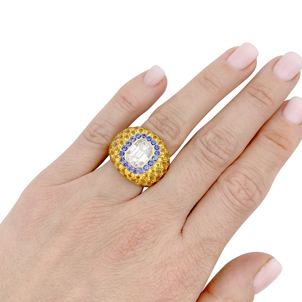 Bague or blanc, saphirs, saphirs jaunes et diamant brun. 4