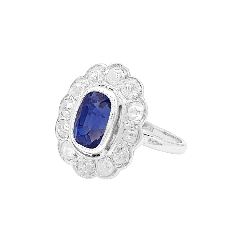 Bague pompadour platine, saphir et diamants.  2