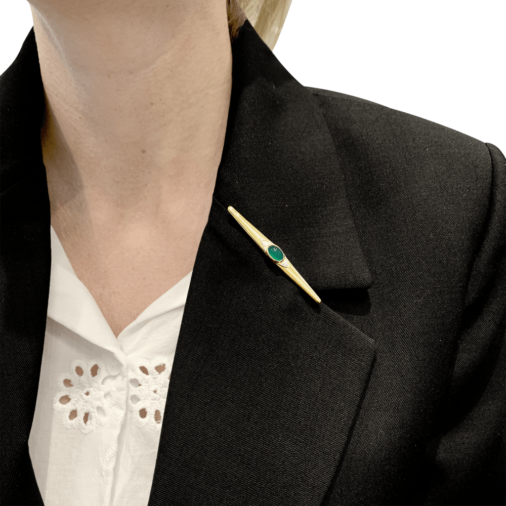 Broche Van Cleef & Arpels, or jaune, platine, chrysoprase cabochon et diamants.  5