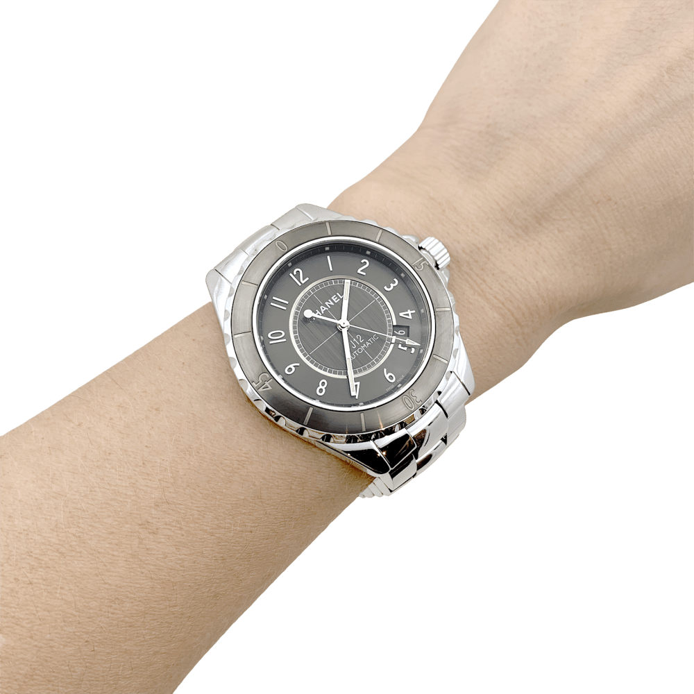 Montre Femme CHANEL « Chromatic », céramique de titane.  6