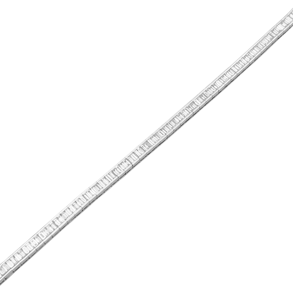Bracelet ligne, or blanc et diamants taille baguette. 3