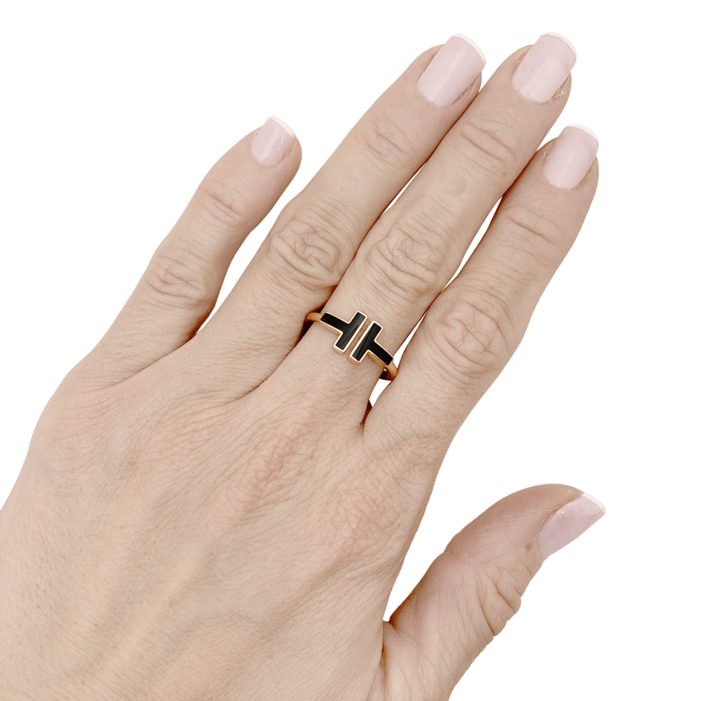 Bague Tiffany & Co, "Wire" collection "Tiffany T" or rose et onyx.  5