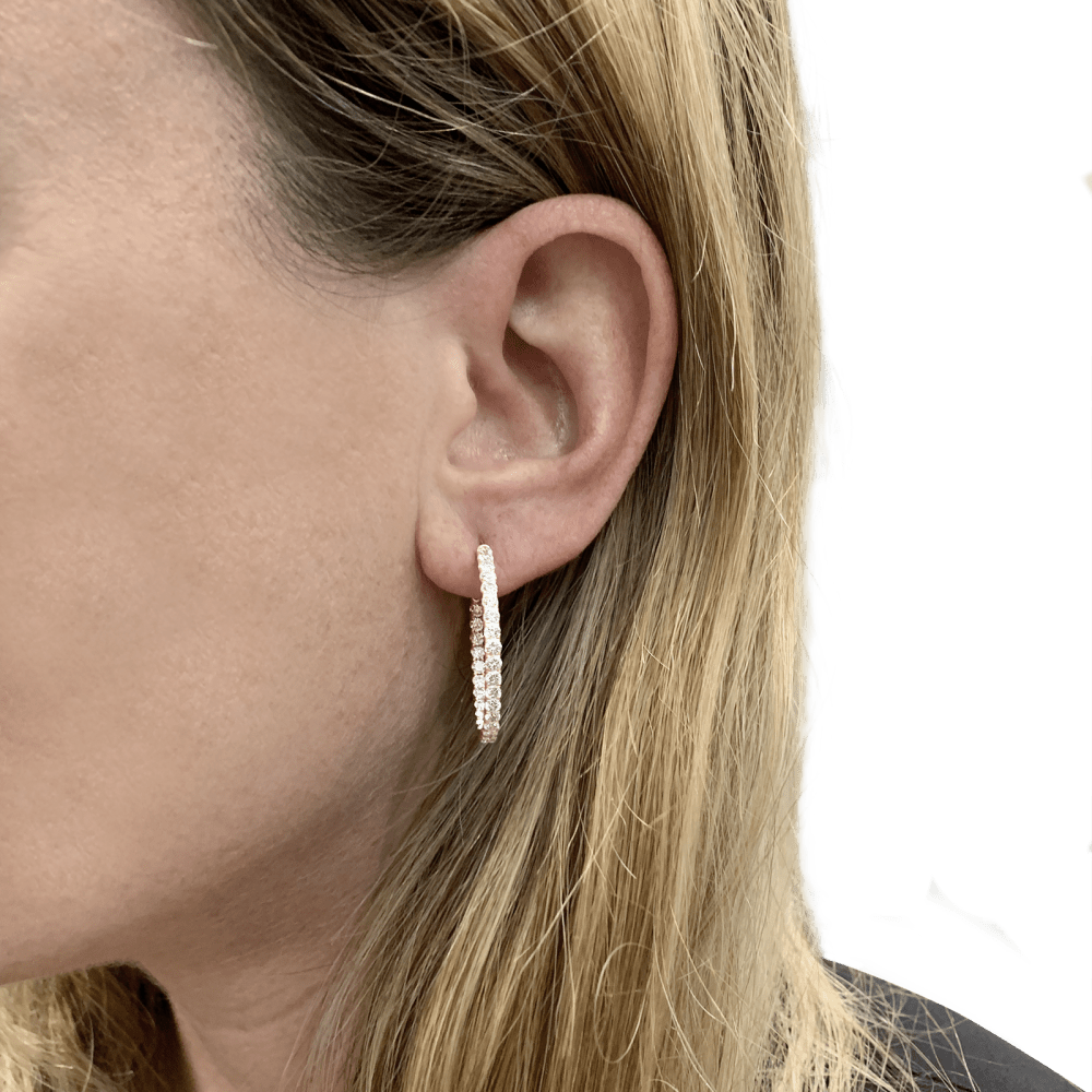 Boucles d'oreilles créoles, or rose et diamants.  8