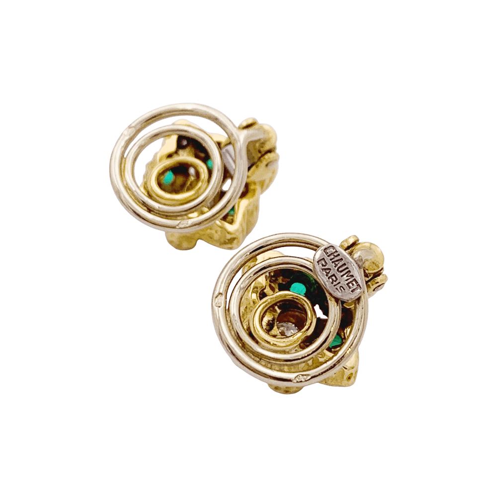 Boucles d'oreilles Chaumet, or jaune, diamants, émeraudes. 3