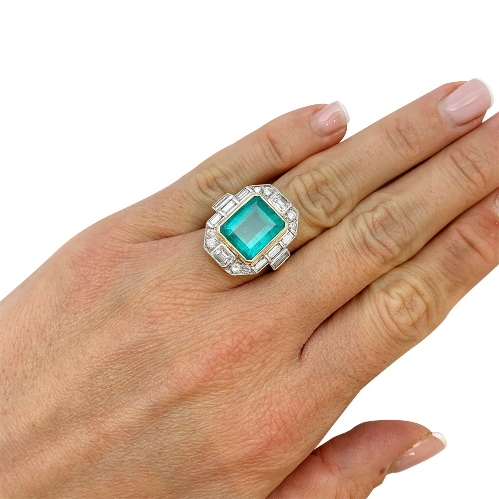 Bague deux ors émeraude et diamants. 11