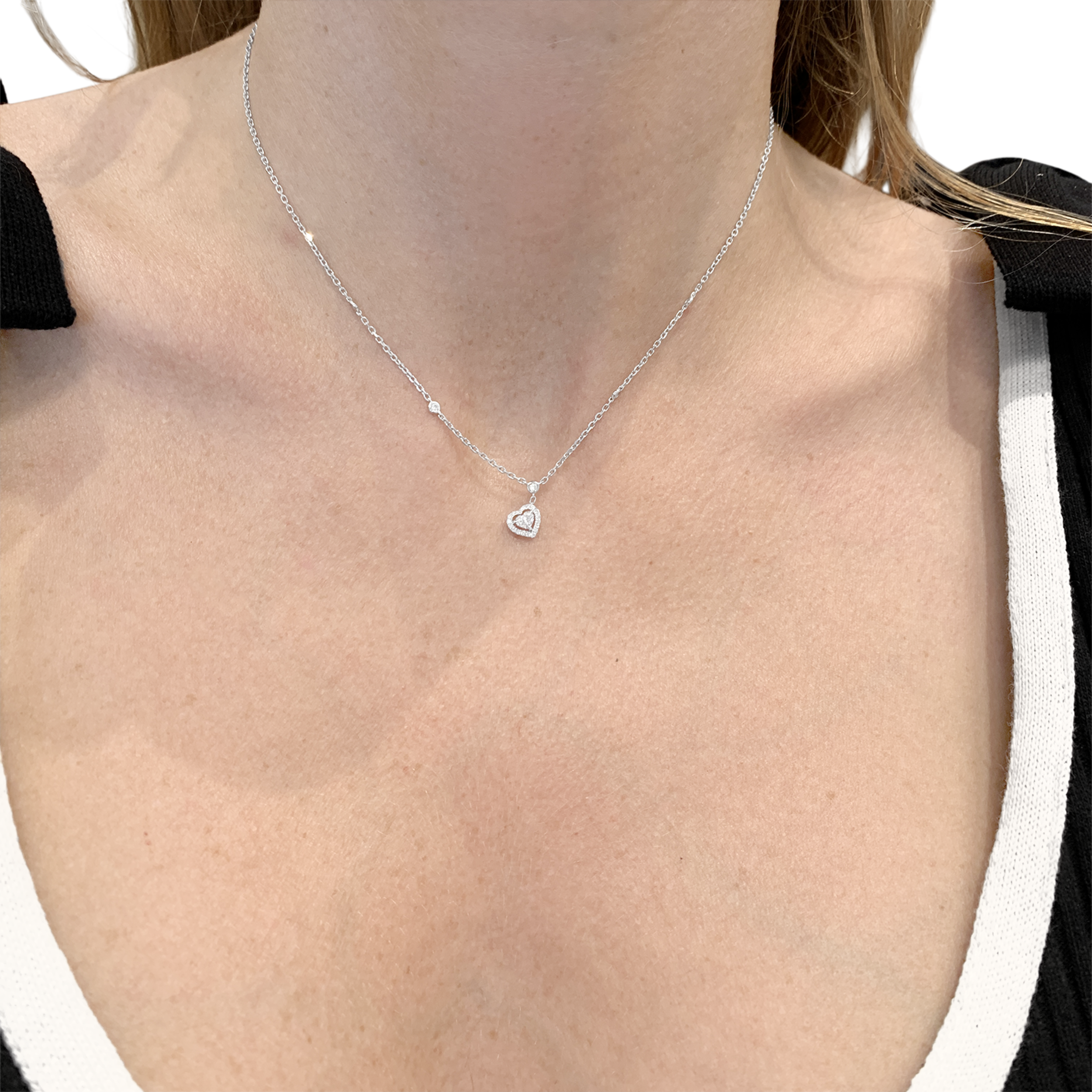 Collier Messika, « Joy Taille Cœur » en or blanc et diamants. 6
