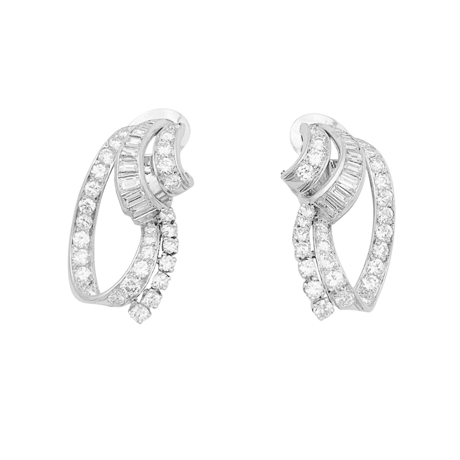 Boucles d'oreilles or blanc, diamants. 1