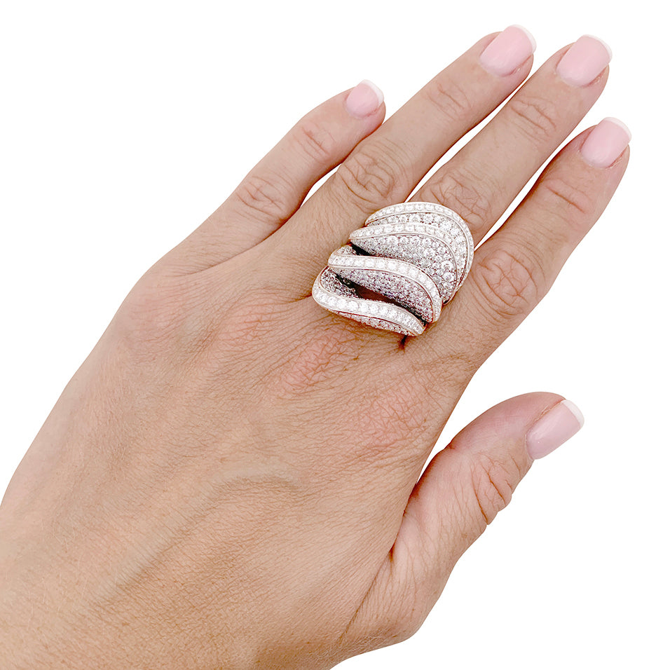 Bague De Grisogono "Onde" or blanc, diamants. 1