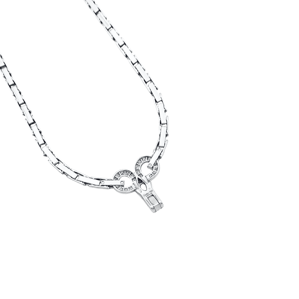 Collier Cartier "Agrafe" en or blanc et diamants. 5