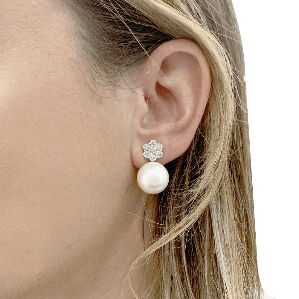 Boucles d'oreilles perles et diamants. 6