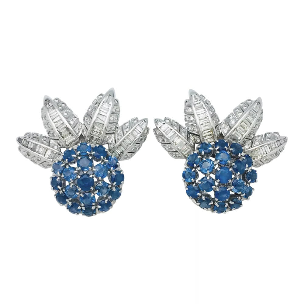 Boucles d'oreilles en or blanc, saphirs et diamants. 1