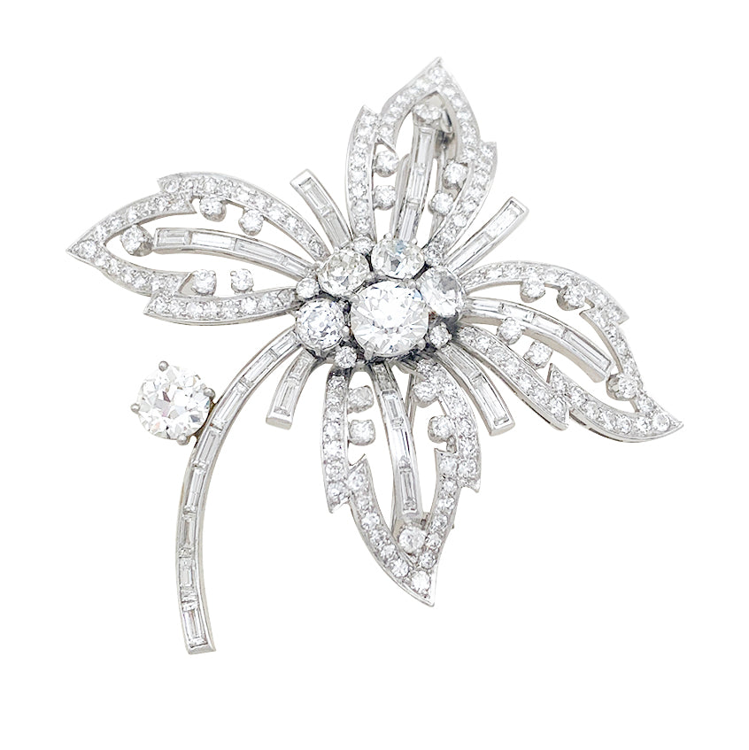Broche "Fleur" platine, or blanc, diamants. 4
