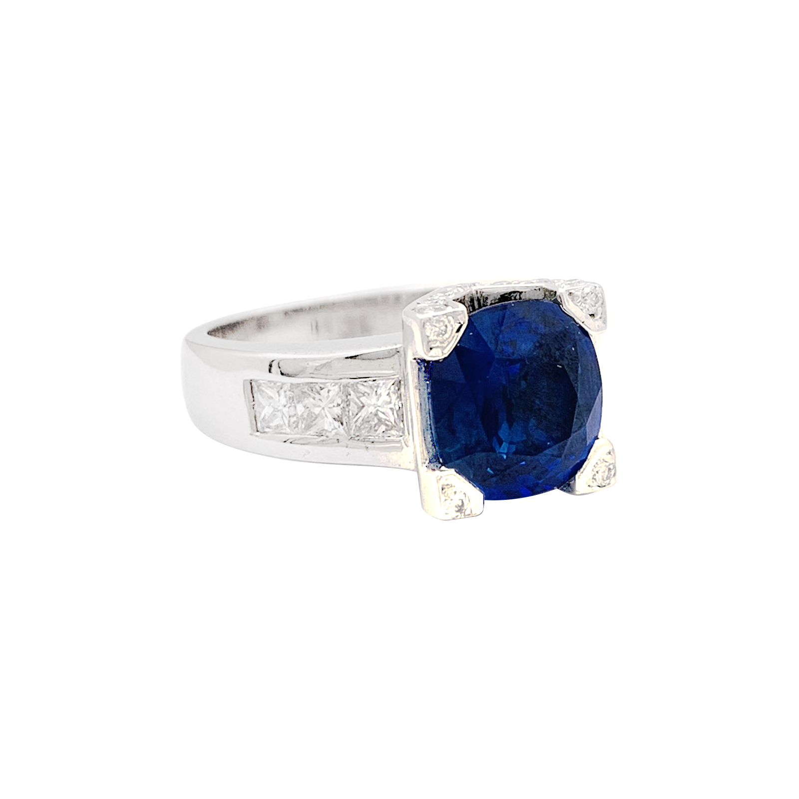 Bague or blanc, saphir, diamants. 4