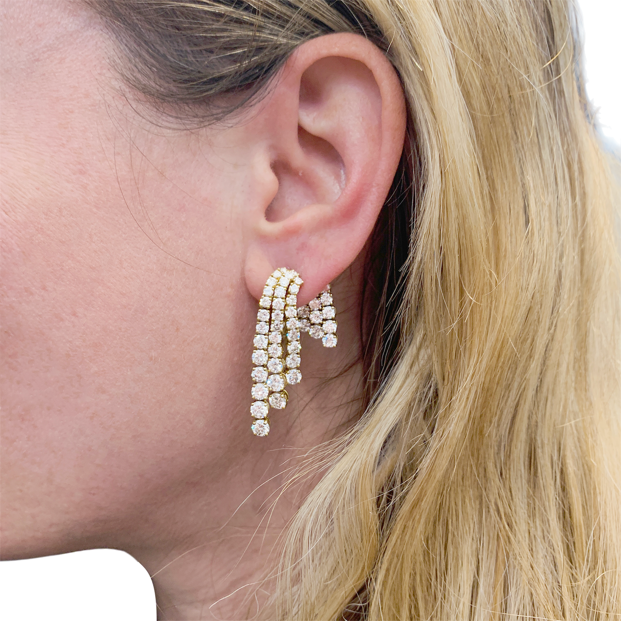 Boucle d'oreilles "Cascade", or jaune, diamants. 1