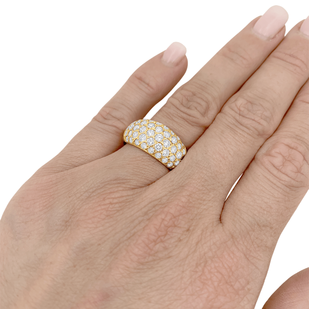 Bague jonc bombé en or jaune et diamants.  6