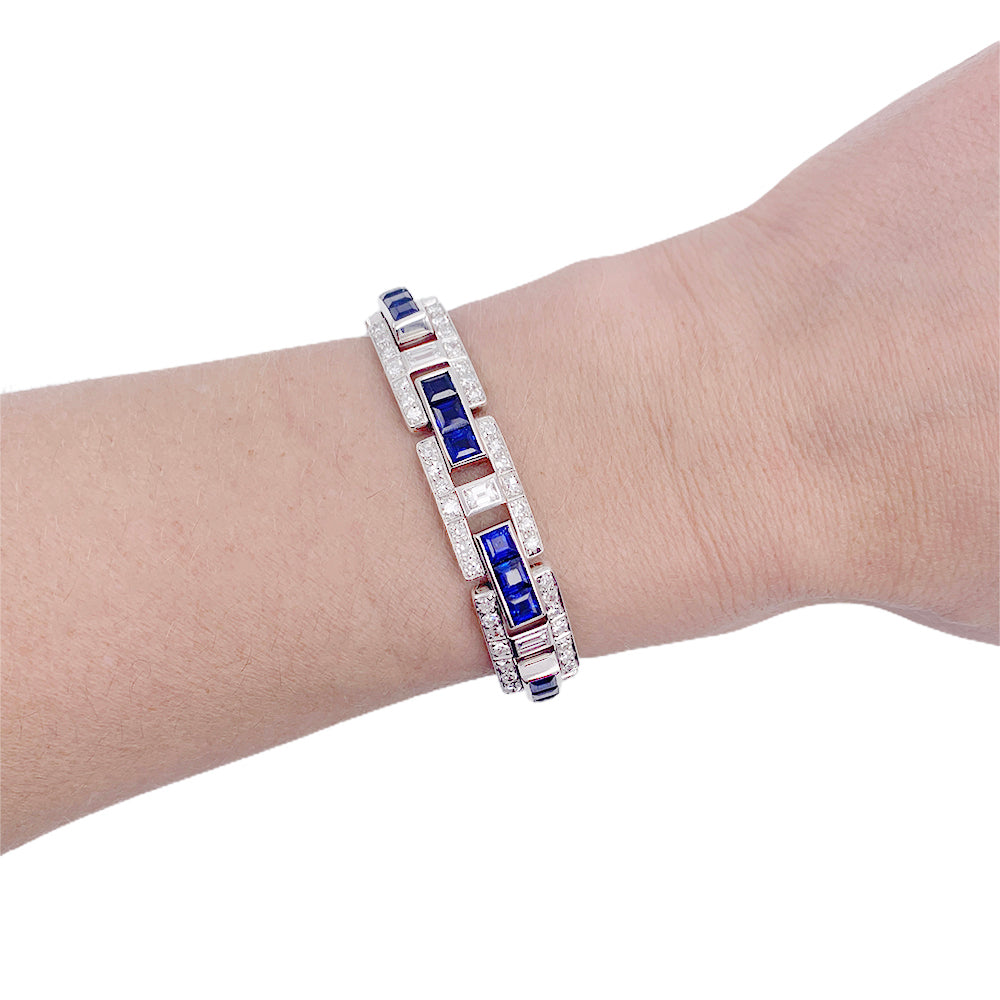 Bracelet platine, saphirs calibrés, diamants. 5