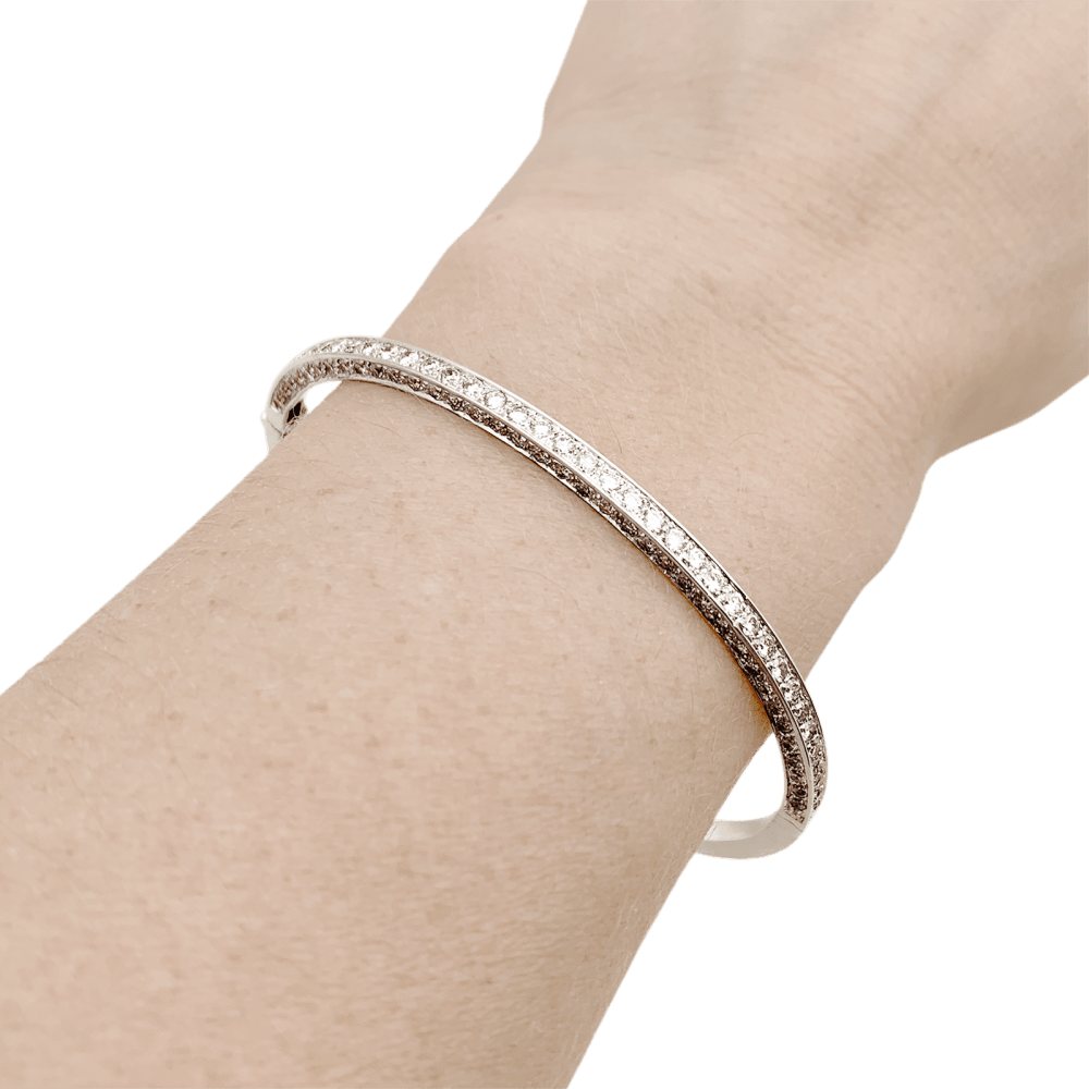 Bracelet jonc, or blanc et diamants.  7